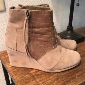 Toms brand size 9 zipper closure wedge heel boots